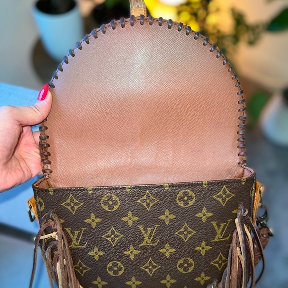 LV crossbody - Picture 5 of 7